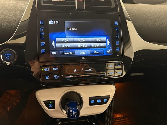 Toyota Prius Plug-in Hybrid 11 of 12