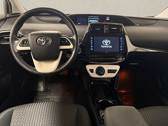Toyota Prius Plug-in Hybrid 5 of 12