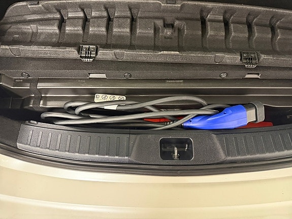 Toyota Prius Plug-in Hybrid 9 of 12