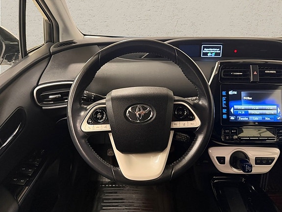 Toyota Prius Plug-in Hybrid 6 of 12