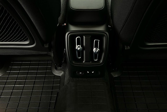 Volvo XC40 18 of 23