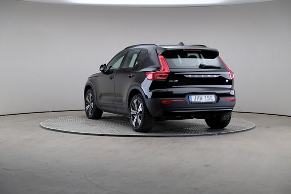 Volvo XC40 2 of 23