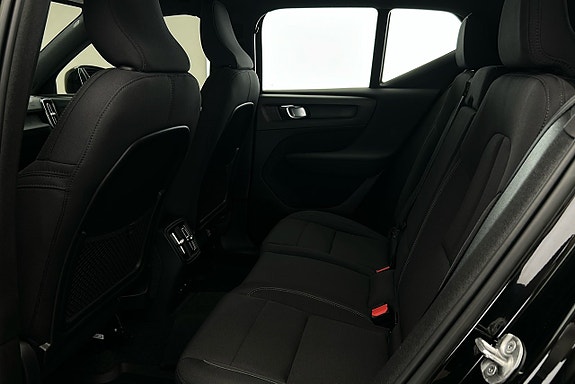 Volvo XC40 13 of 23