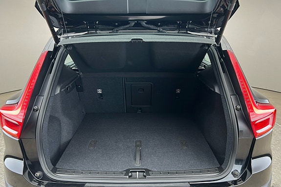 Volvo XC40 14 of 23