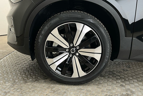 Volvo XC40 12 of 23
