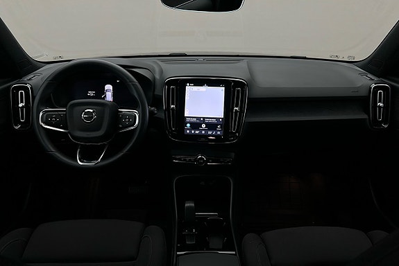 Volvo XC40 6 of 23