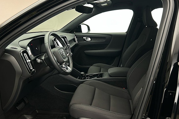 Volvo XC40 10 of 23