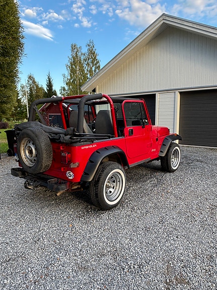Jeep Wrangler 2 of 5