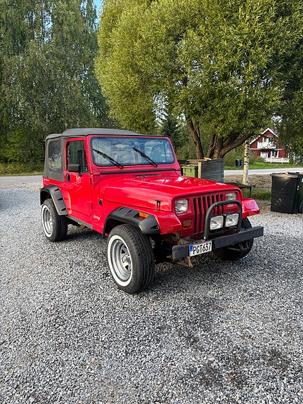 Jeep Wrangler 4 of 5