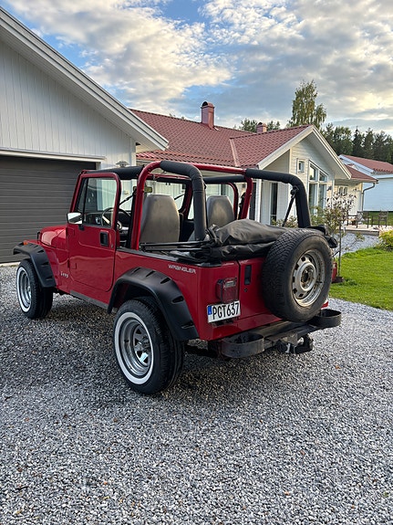Jeep Wrangler 3 of 5