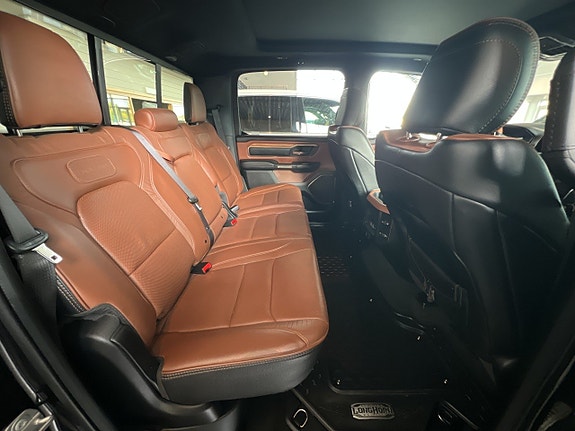 Dodge RAM 1500 14 of 19