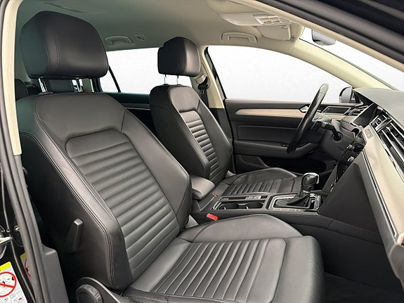 Volkswagen Passat Alltrack 25 of 30