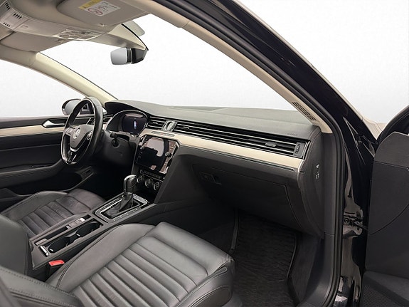 Volkswagen Passat Alltrack 26 of 30
