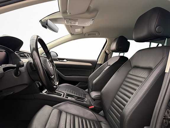 Volkswagen Passat Alltrack 12 of 30