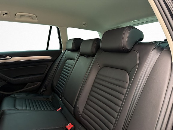 Volkswagen Passat Alltrack 27 of 30