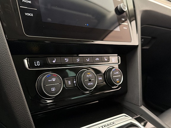 Volkswagen Passat Alltrack 23 of 30