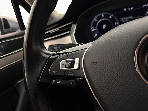 Volkswagen Passat Alltrack 14 of 30