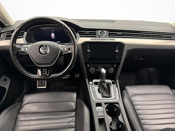 Volkswagen Passat Alltrack 13 of 30