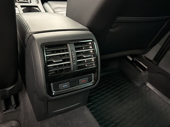 Volkswagen Passat Alltrack 28 of 30