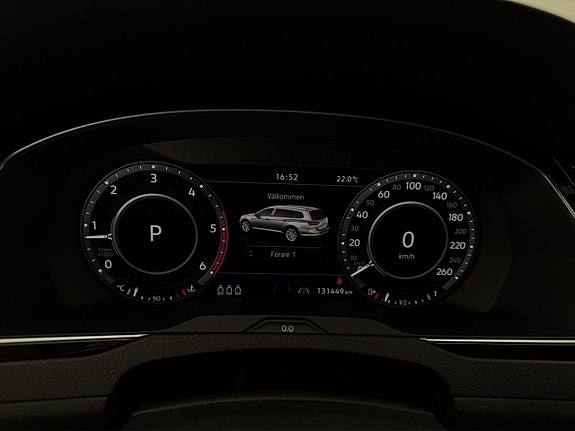 Volkswagen Passat Alltrack 16 of 30