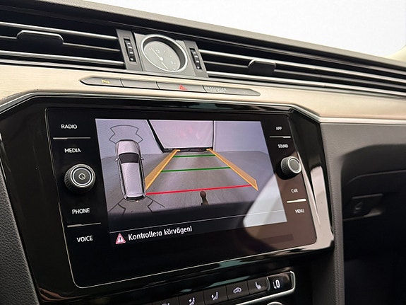 Volkswagen Passat Alltrack 19 of 30