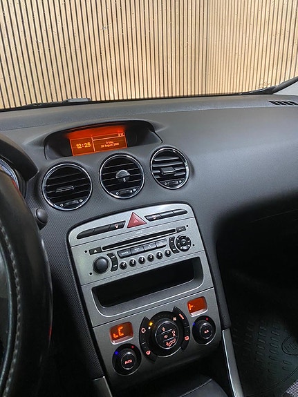 Peugeot 308 11 of 15