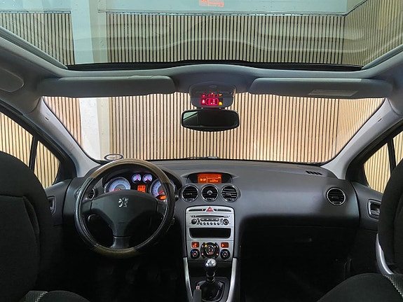 Peugeot 308 8 of 15