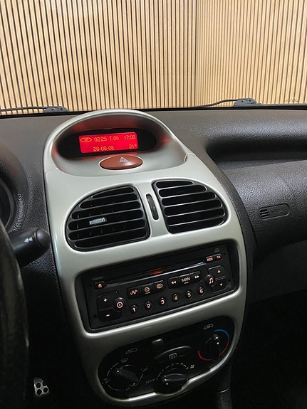 Peugeot 206 CC 11 of 12