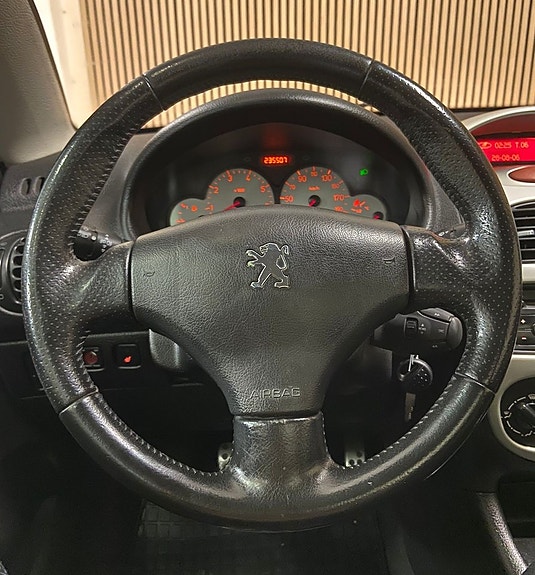 Peugeot 206 CC 10 of 12