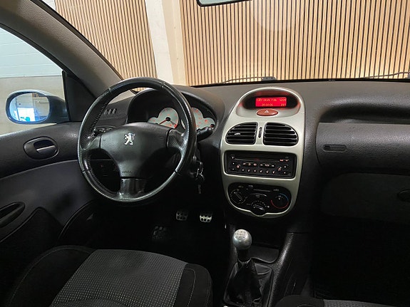 Peugeot 206 CC 9 of 12