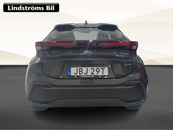 Toyota C-HR 8 of 19