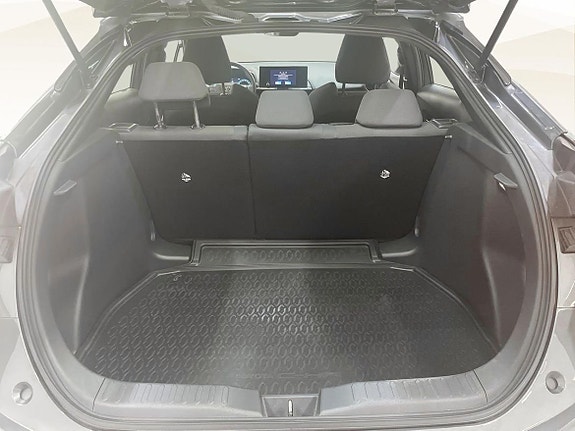 Toyota C-HR 12 of 19