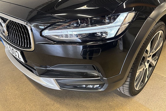 Volvo V90 Cross Country 3 of 25