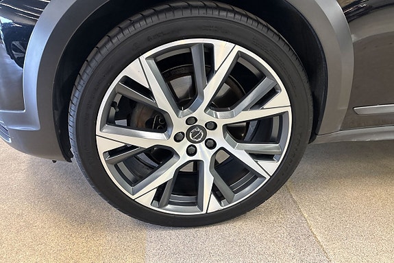 Volvo V90 Cross Country 4 of 25