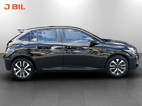 Peugeot 208 13 of 15