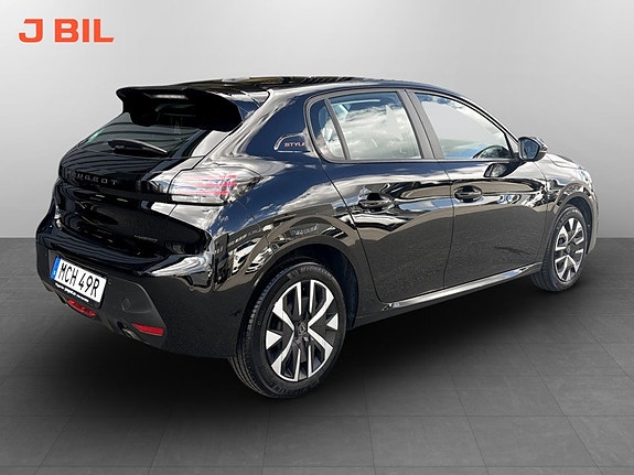 Peugeot 208 3 of 15