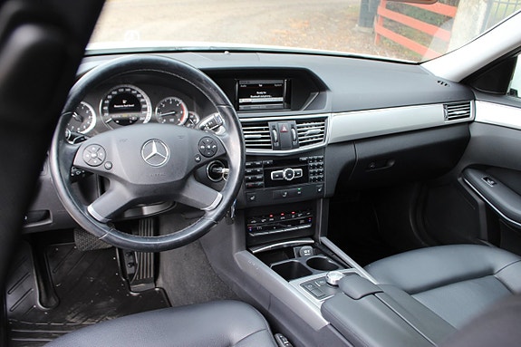 Mercedes-Benz E200 6 of 7