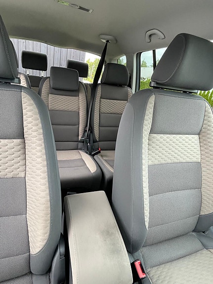 Volkswagen Touran Cross 4 of 7