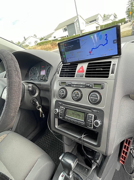 Volkswagen Touran Cross 3 of 7