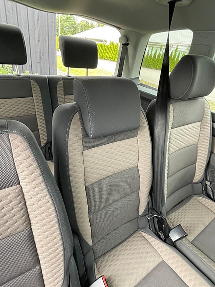 Volkswagen Touran Cross 2 of 7