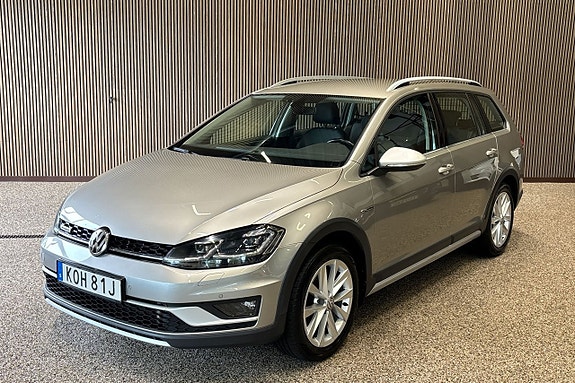 Volkswagen Golf Alltrack 2 of 11