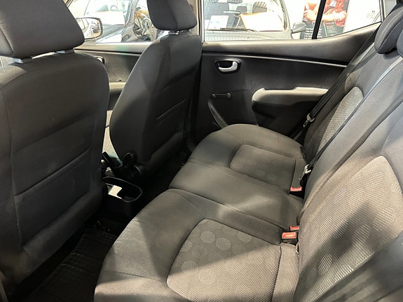 Hyundai i10 8 of 11