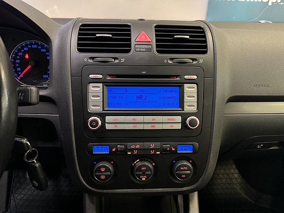 Volkswagen Jetta 16 of 17