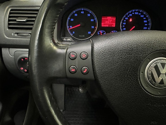 Volkswagen Jetta 12 of 17