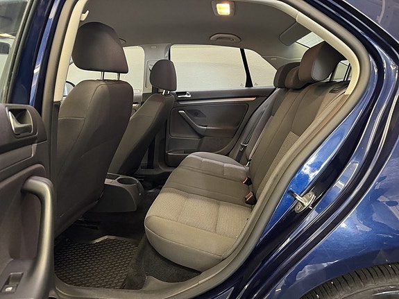 Volkswagen Jetta 9 of 17