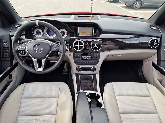 Mercedes-Benz GLK220 12 of 17