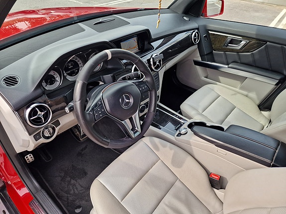 Mercedes-Benz GLK220 6 of 17