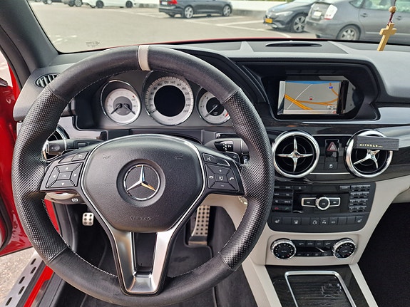 Mercedes-Benz GLK220 8 of 17
