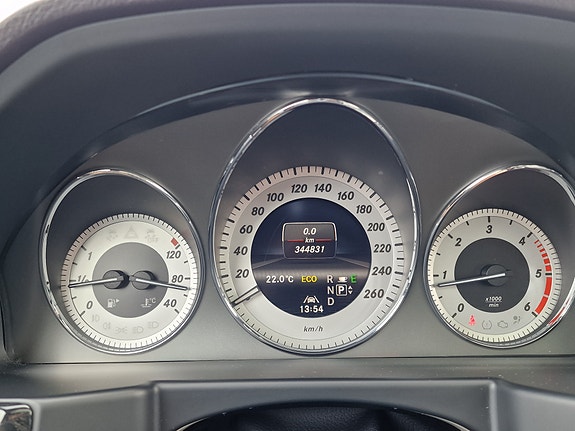 Mercedes-Benz GLK220 13 of 17