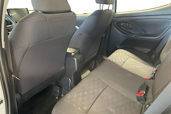 Toyota Yaris 12 of 20